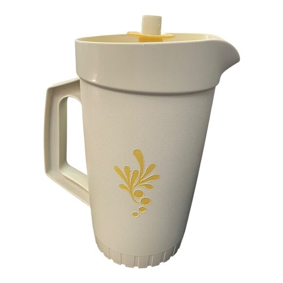 Vintage Tupperware 1 Quart Pitcher Almond Harvest Gold Push Button Lid 874 USA - Picture 2 of 13